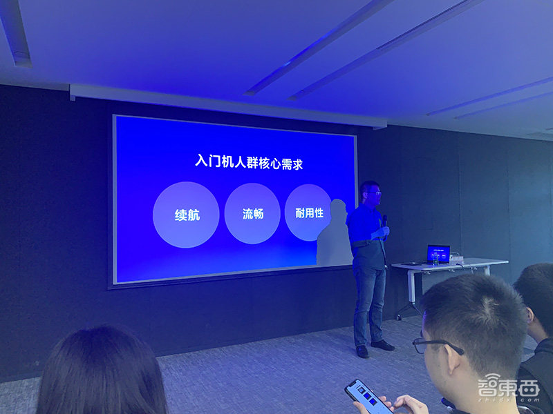 Redmi推两款长续航千元机8/8A，卢伟冰透露5G手机时间表