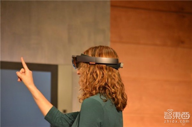 又是后来者 微软推HoloLens杀入虚拟现实