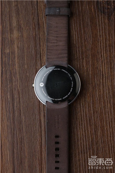 重量级比拼：Apple Watch对比Moto 360