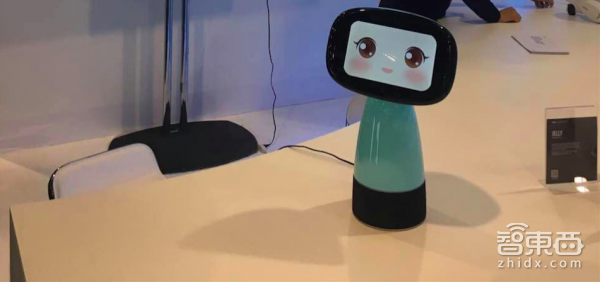 ROOBO推出“AI+OS”机器人系统 携多款家庭机器人亮相CES 2017