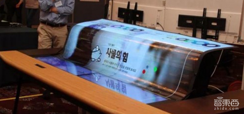 智东西晚报：LG推世界首款柔性OLED屏 亚马逊拟构建巨大无人机塔