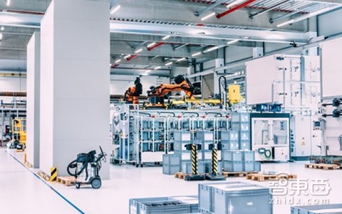 阿迪达斯开设第二座机器人工厂 专为小众需求定制