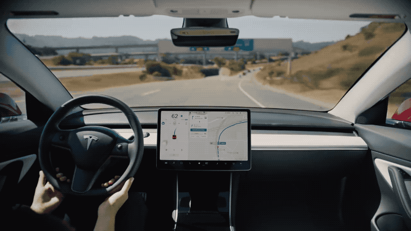 昨夜，特斯拉公布最强自动驾驶芯片 2020年部署无人出租车队