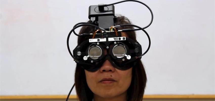 斯坦福研究出自动聚焦眼镜，有望对老花镜带来革命性改变