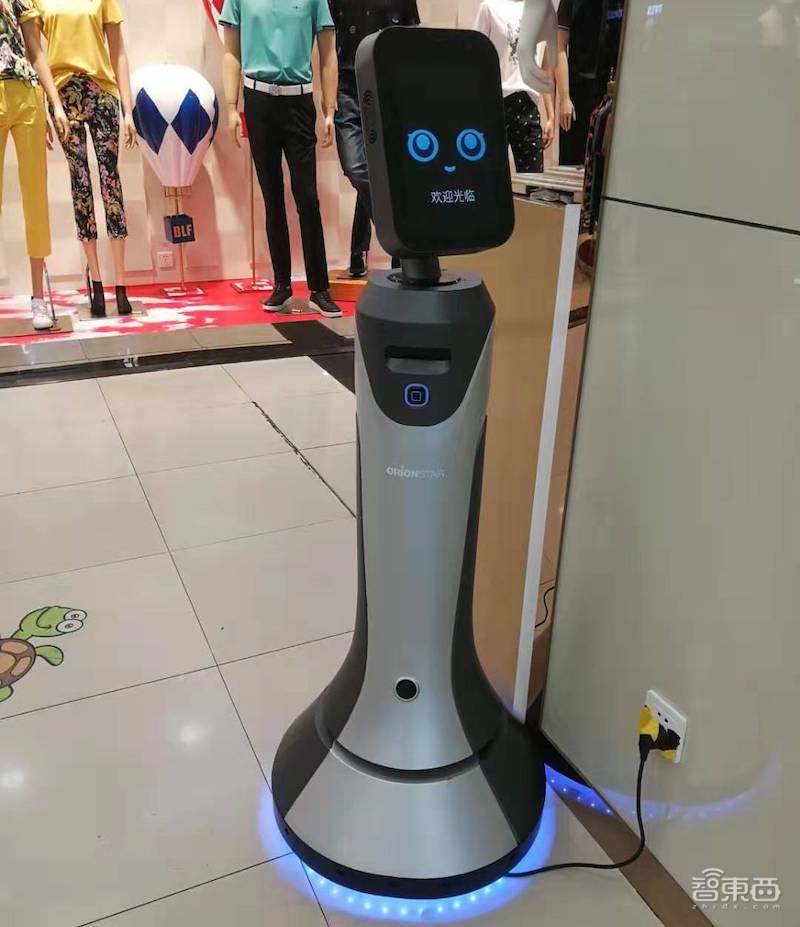 机器人进驻商场，落地使用实地探访