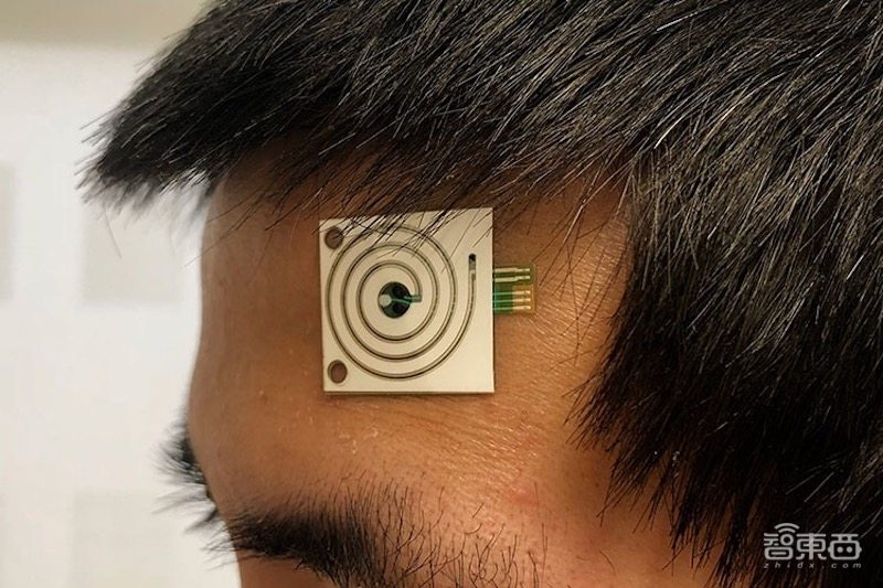 美国大学研发“创可贴”式无线传感器，一贴即可监测汗水和脉搏