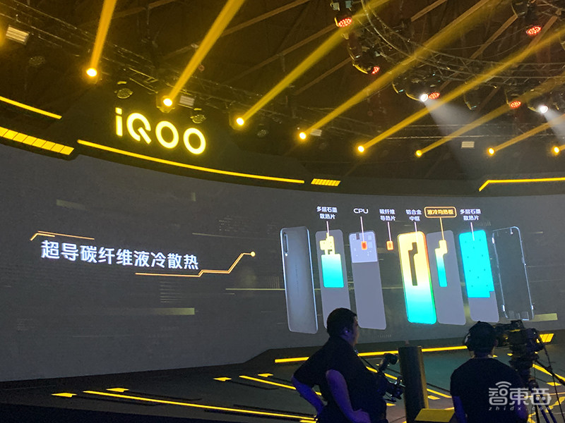 vivo发布首款5G手机iQOO Pro，搭载12根5G天线，售价3798元起
