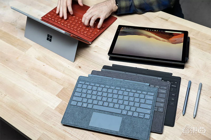 微软双屏手机和PC登场！连甩七款Surface硬件，首用安卓系统