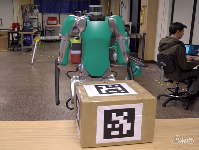 波士顿动力遭遇新对手，Digit V2双足机器人可自主搬卸货物