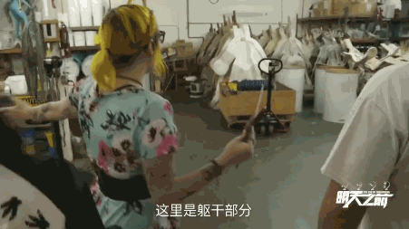 中国纪录片探访机器人伴侣工厂！2050年人会和机器人结婚吗？