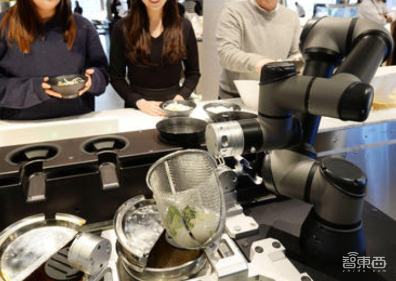 1分钟做好一碗面条，LG厨艺机器人已在首尔餐厅投入使用