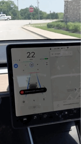 特斯拉自动驾驶再添新功能：信号灯和停车标志都能识别，离城市自动驾驶更近一步