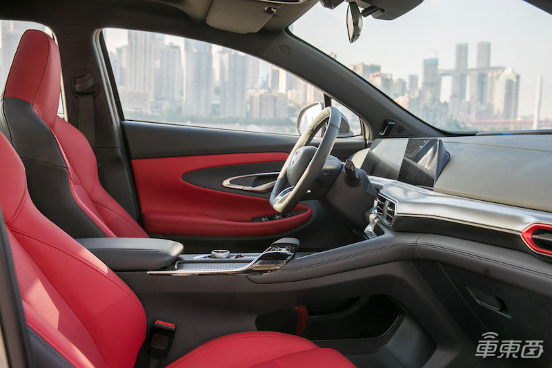 长安UNI-T上市 11.39万起售，未来支持L3级自动驾驶