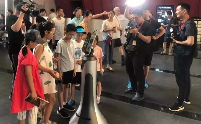 机器人+旅游的商业想象，第五届中国景区创新发展论坛刮起科技风