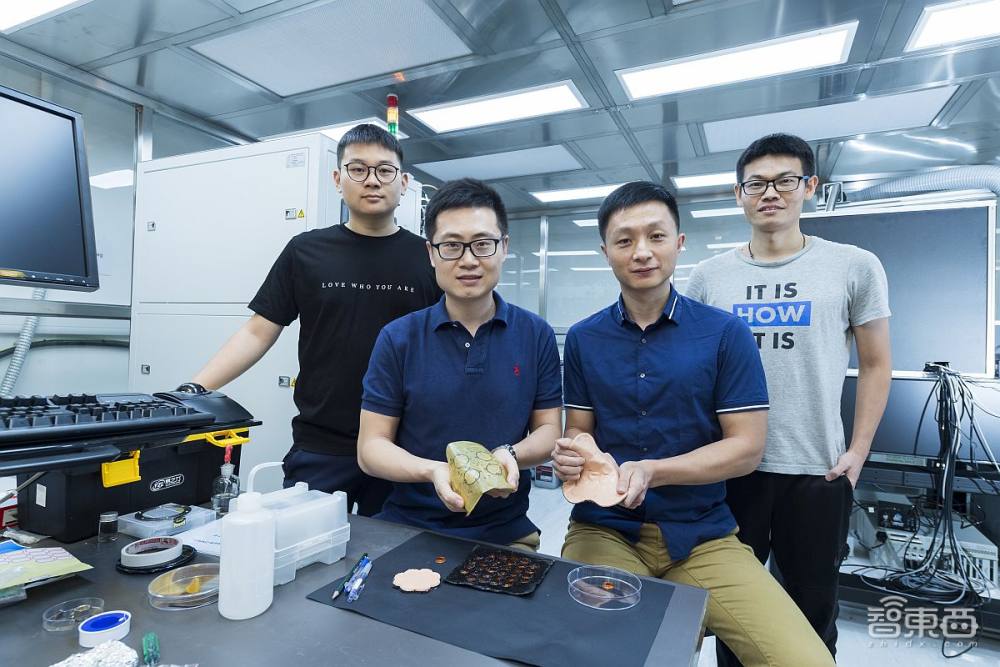带队发明“皮肤VR”，能隔空抚触远程号脉，对话香港城大博导于欣格