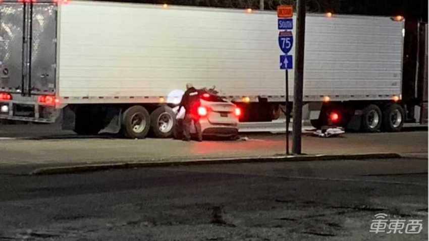四次事故两死两伤，特斯拉为啥总是撞上白色卡车？