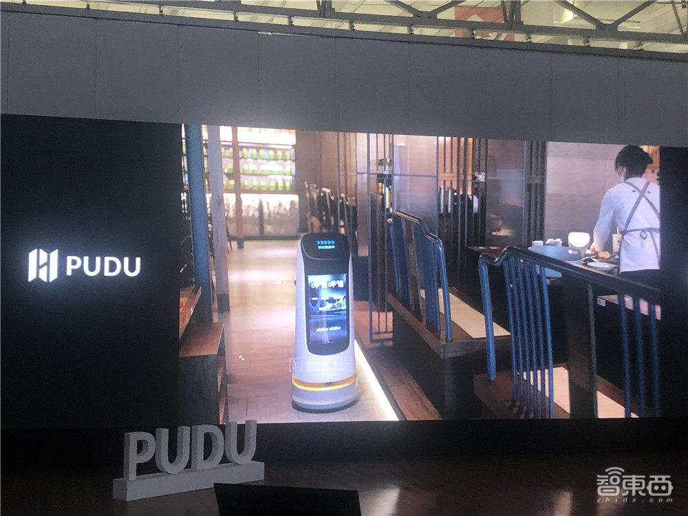 普渡科技推两款服务机器人，配备电子皮肤能挤电梯