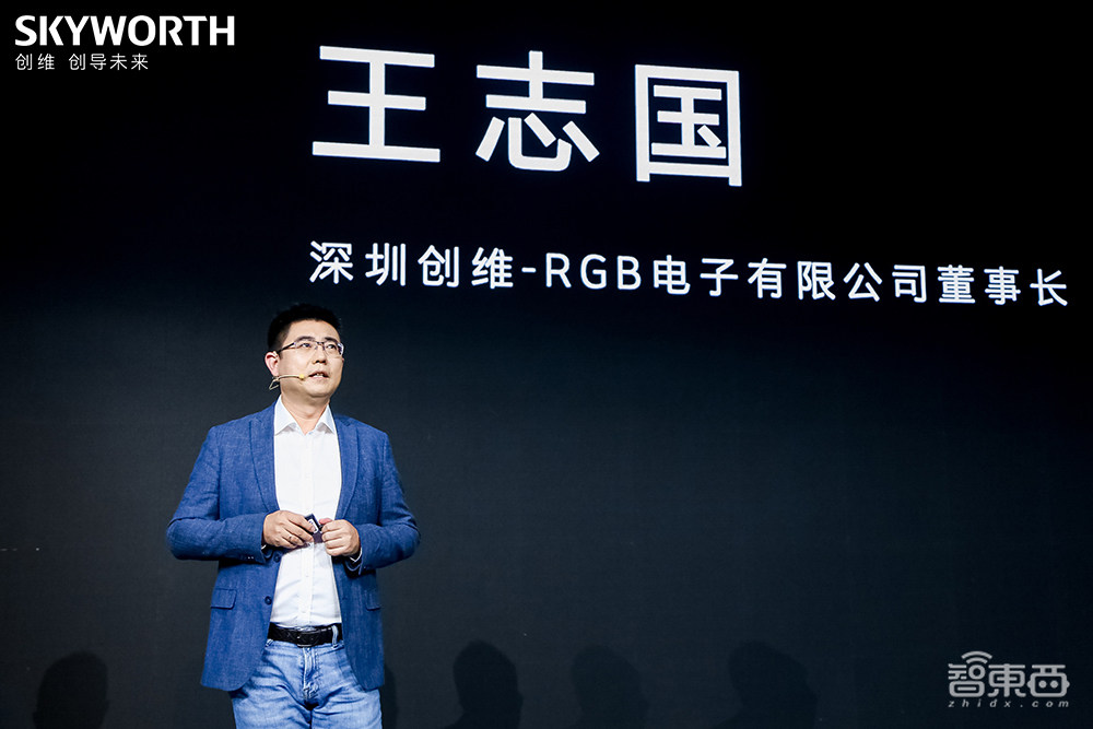 创维推两大杀手锏:4K电视可弯可直,8K电视用玻璃屏幕发声