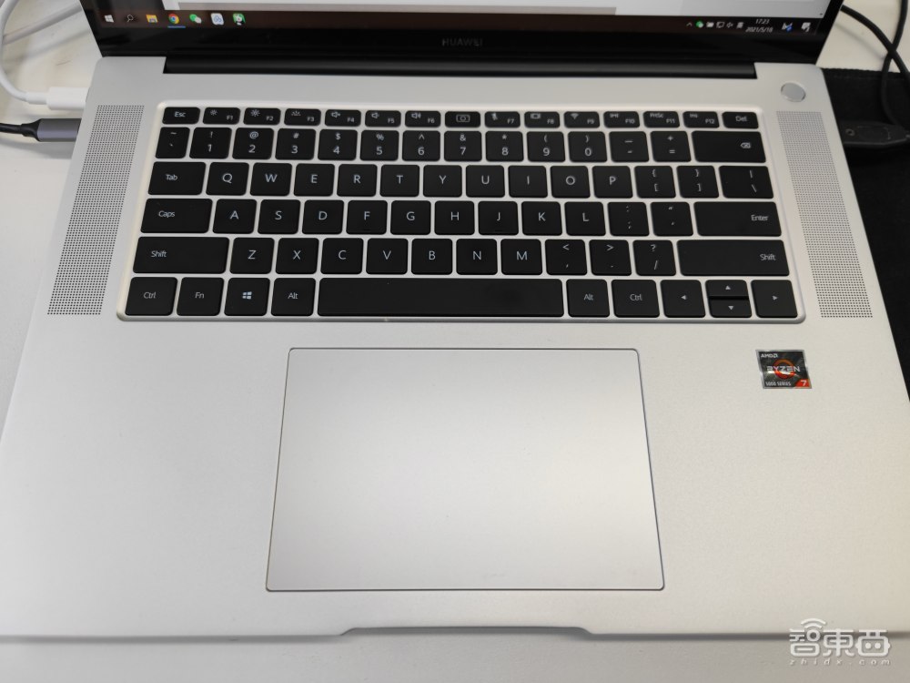 华为MateBook 16全网首发体验：一眼望去全是屏，性能直追i9-9900K？