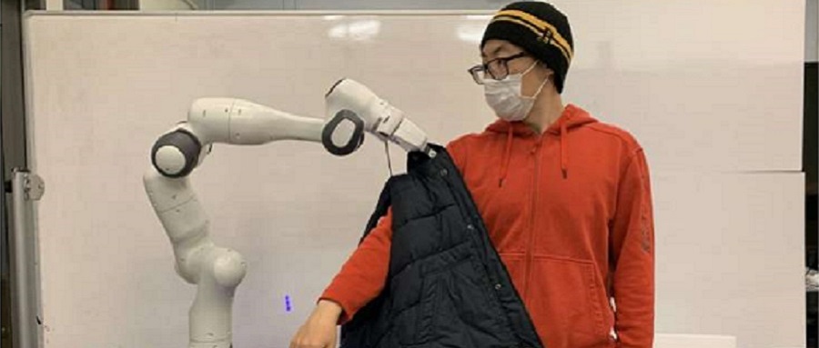 让机器人帮你穿衣服！MIT研发新算法，速度快还避免误伤