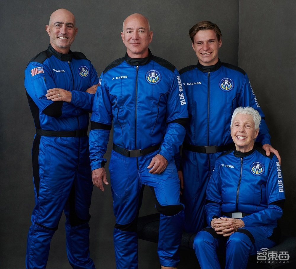 人类壮举！世界首富带82岁老人完成太空飞行，全程10分钟10秒