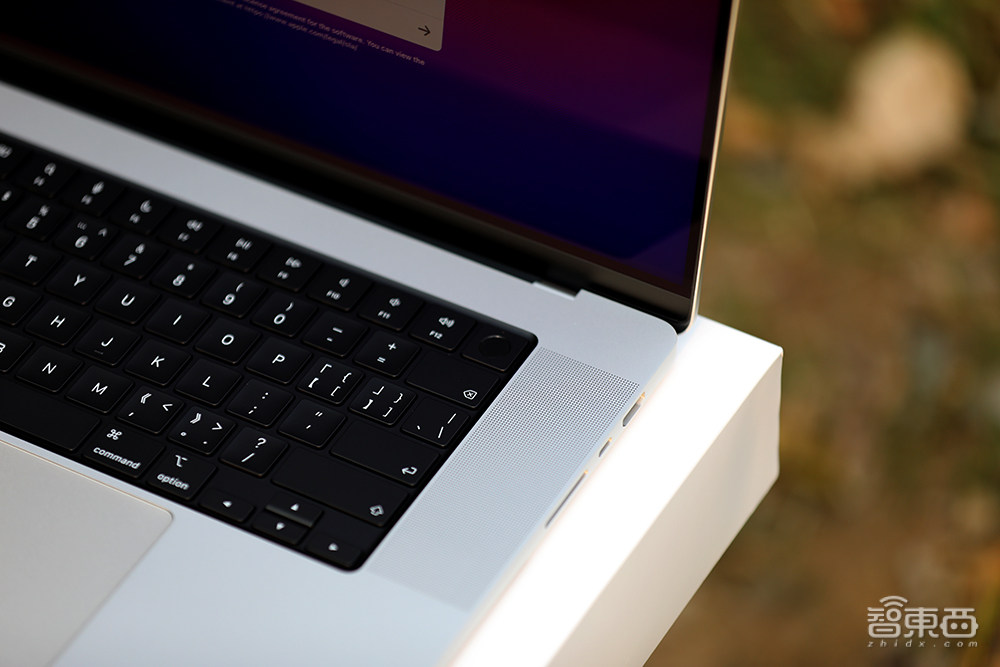 MacBook Pro 16首发体验！内外脱胎换骨的性能怪兽- 智东西