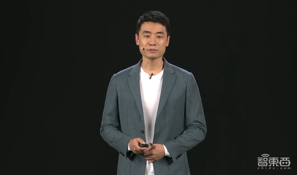 雷军正式宣战苹果!推双尺寸旗舰机,要砸1000亿搞研发
