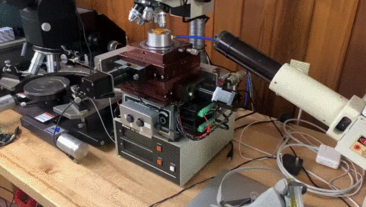 自制简易版光刻机，22岁小伙在车库里造出芯片