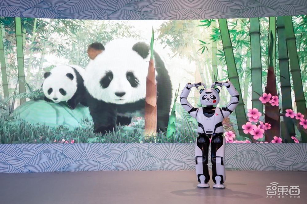 人工智能焕发传统文化新生，熊猫机器人优悠跨界“新春相声大会”