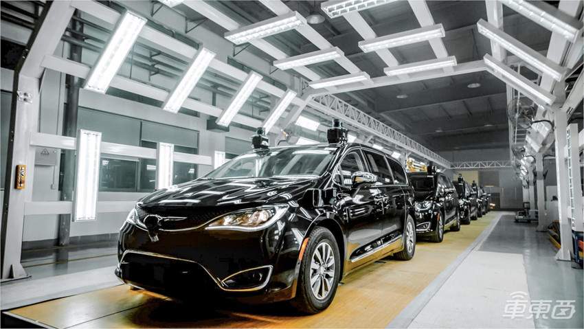 搞Robotaxi,车得够多