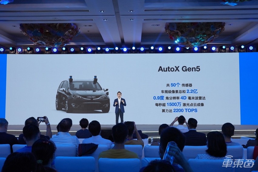 搞Robotaxi,车得够多