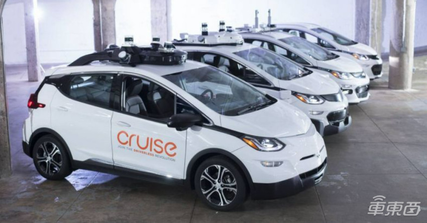 自动驾驶商业化迈出关键一步！Waymo和Cruise的出租车可在加州收费运营