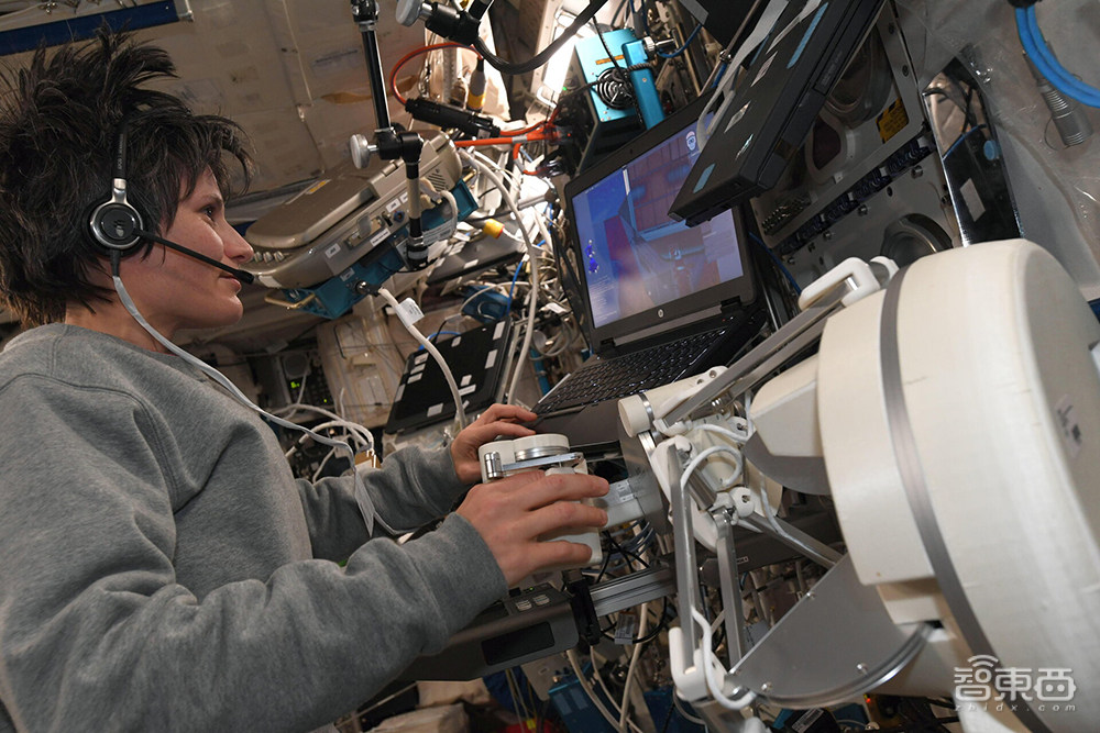 远程操纵机器人去月球“挖宝”，欧洲航天局拟明年进行大型实验
