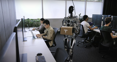 特斯拉搞事情：人形机器人能搬快递了！FSD年底可全球推送