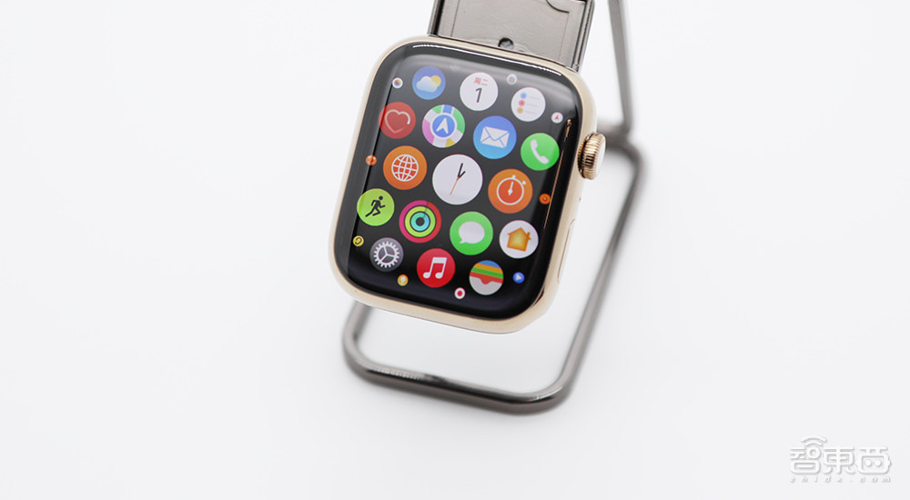 当Apple Watch走到第八代，已是一个腕上苹果小宇宙