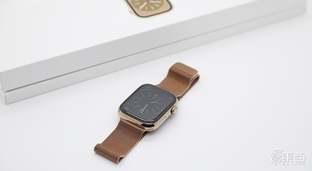 当Apple Watch走到第八代，已是一个腕上苹果小宇宙