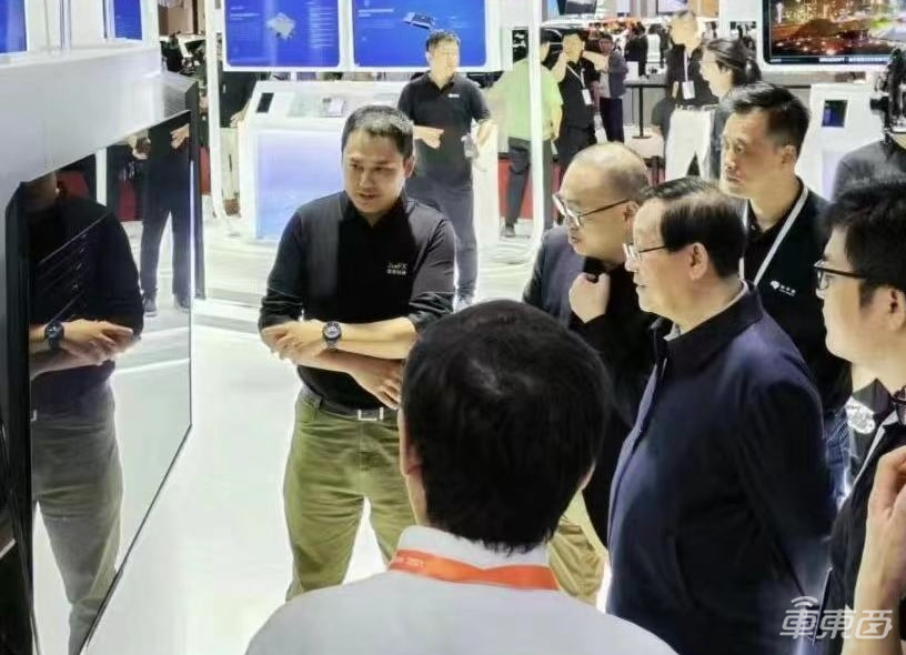 觉非科技发布:基于BEV的数据闭环融合智驾解决方案