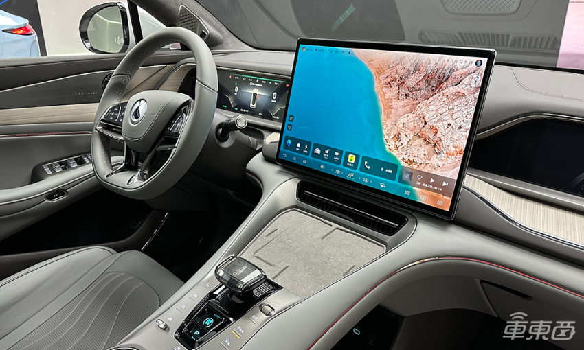 静态体验腾势N7智能座舱：车内两台平板电脑，空调系统有惊喜！