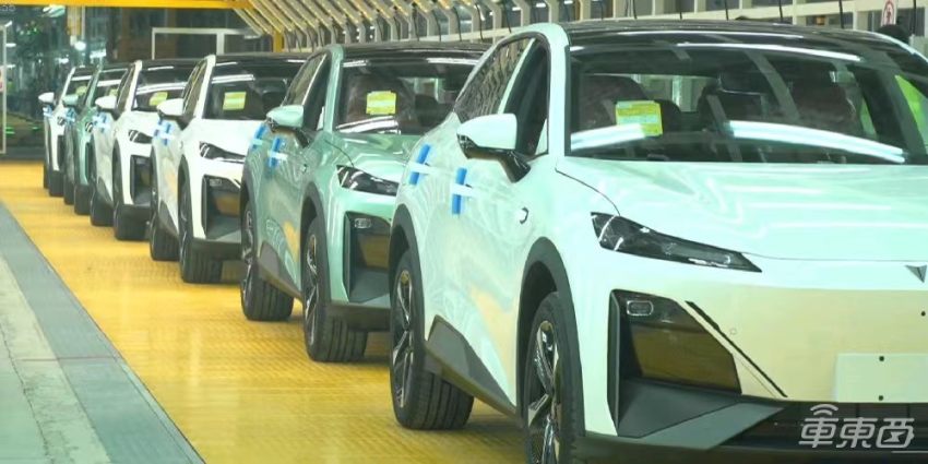深蓝S7首批量产车南京智慧工厂下线，年产可达20万辆