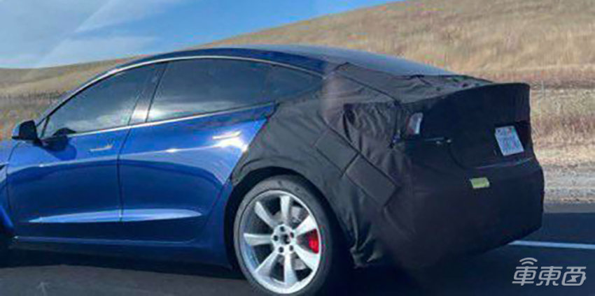 新款Model 3首曝蓝色车漆，内饰延续极简风格