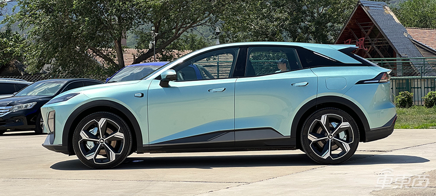 十几万买台增程SUV!试驾深蓝S7,会是年轻人的心头好吗?
