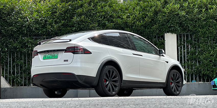 试驾特斯拉新款Model X:继续尝试改变汽车交互,依然是少数人玩具