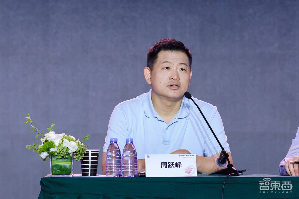 华为AI存储如何快速“喂饱”大模型?
