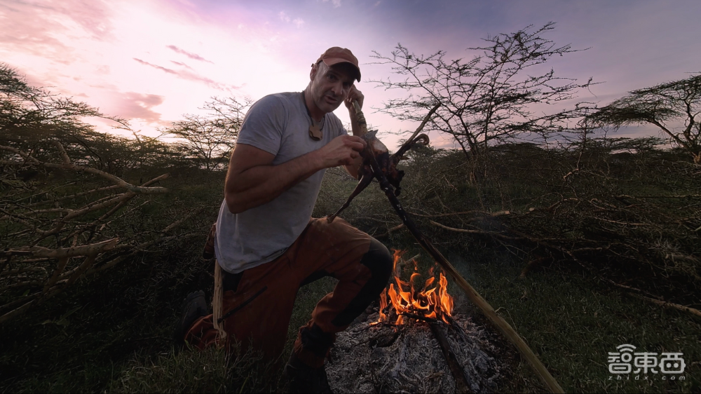 和德爷一起钻木取火，用VR体验东非探险之旅