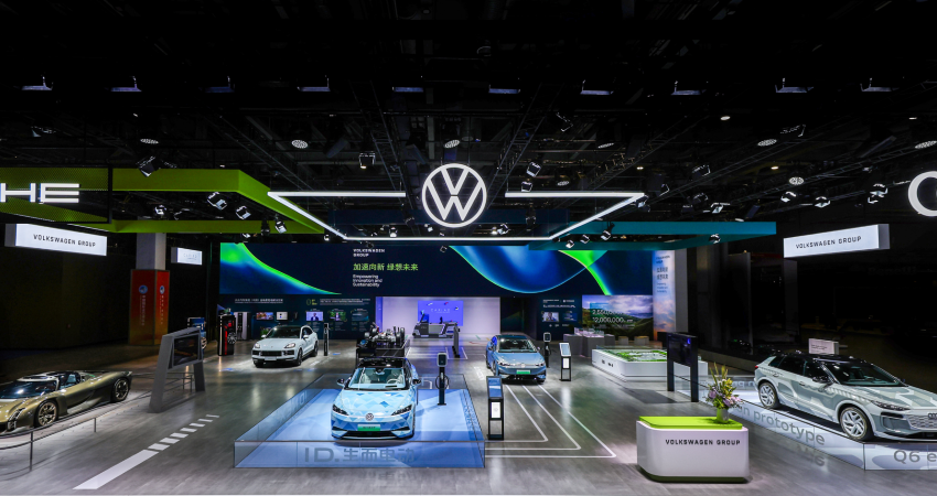 大众集团携五款新能源车亮相进博会，加速智能化电动化转型