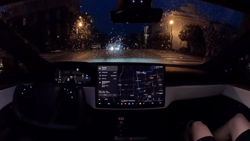 特斯拉AI司机正式上线！红绿灯消防车全识别，雨夜还能正常跑