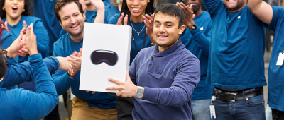 刚刚，全球第一台苹果Vision Pro捧出店门！有人凌晨四点排队、库克回应中国发布时间