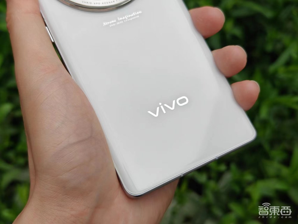 vivo X100 Ultra深度体验：人人随手拍大片，蓝心小V比Siri更能干