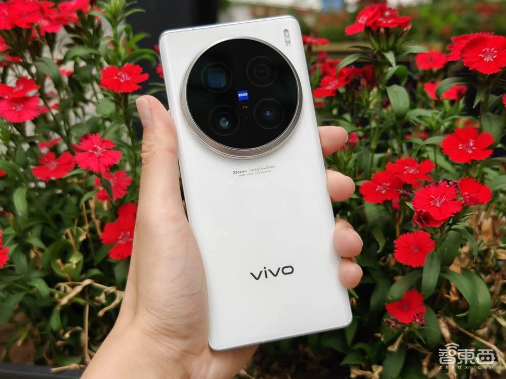 vivo X100 Ultra深度体验：人人随手拍大片，蓝心小V比Siri更能干