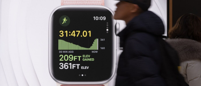 苹果低端Apple Watch要用塑料壳，血压监测难产，AI新Siri延期